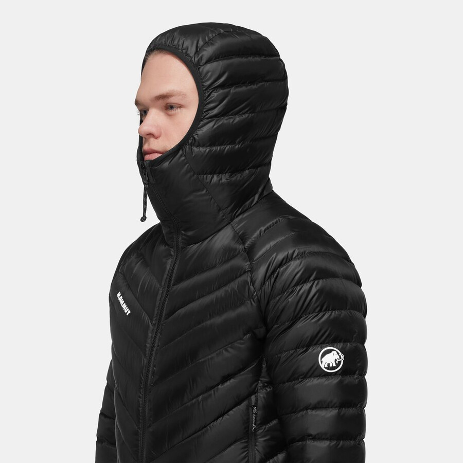 jaqueta com capuz broad peak in masculina azul-petróleo escuro e preto.