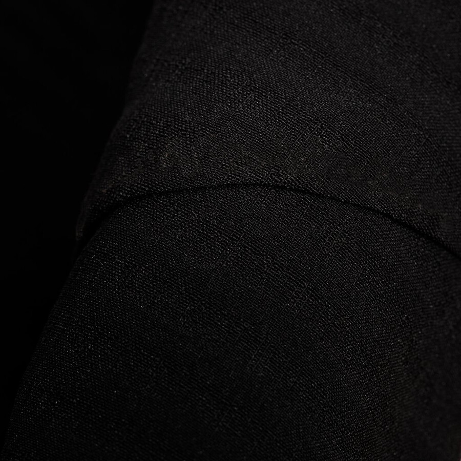 calça híbrida aenergy in para homem preta com laranja vibrante.