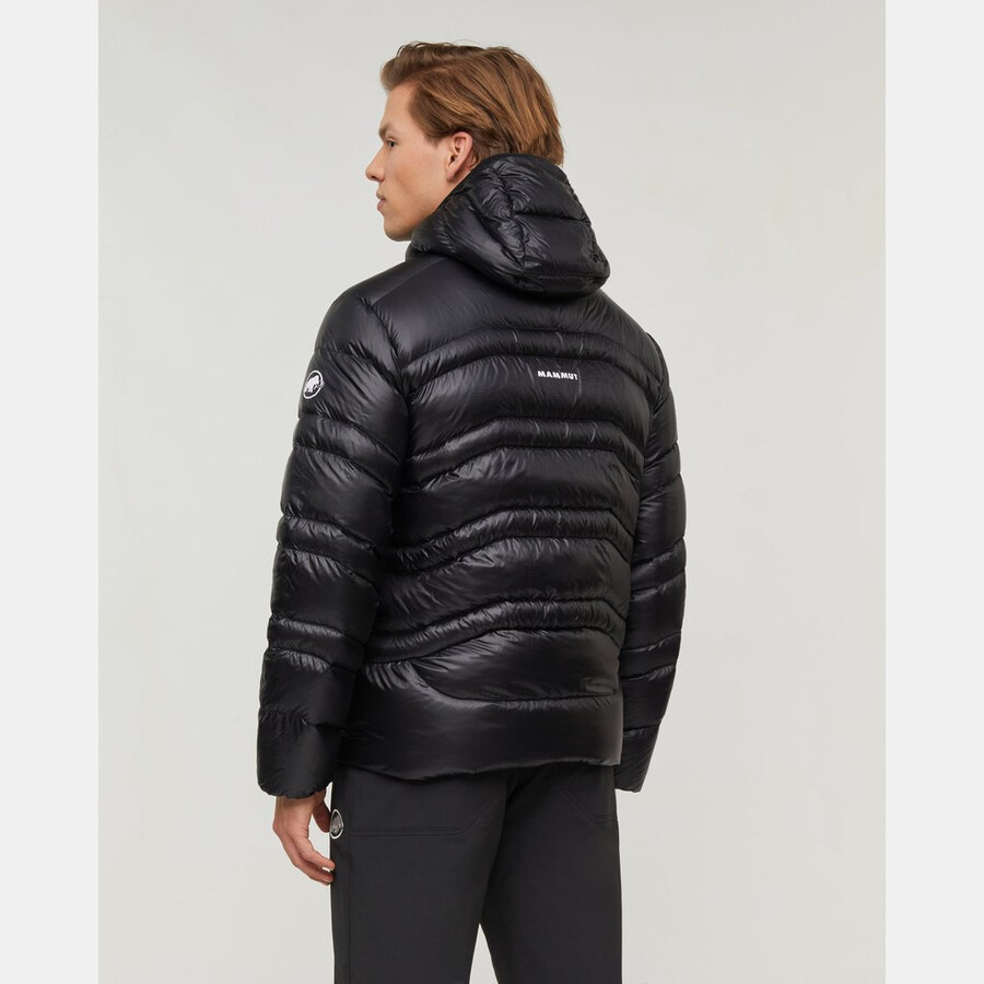 jaqueta com capuz valley light in masculina preta.