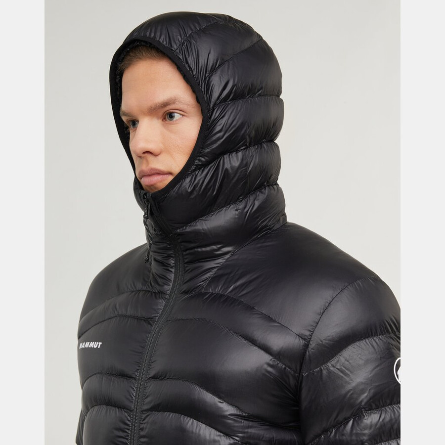 jaqueta com capuz valley light in masculina preta.