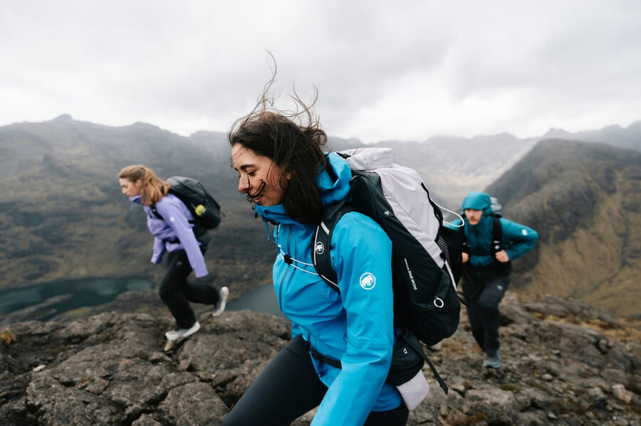 jaqueta com capuz linard guide hs feminina mammut vermelha-vin