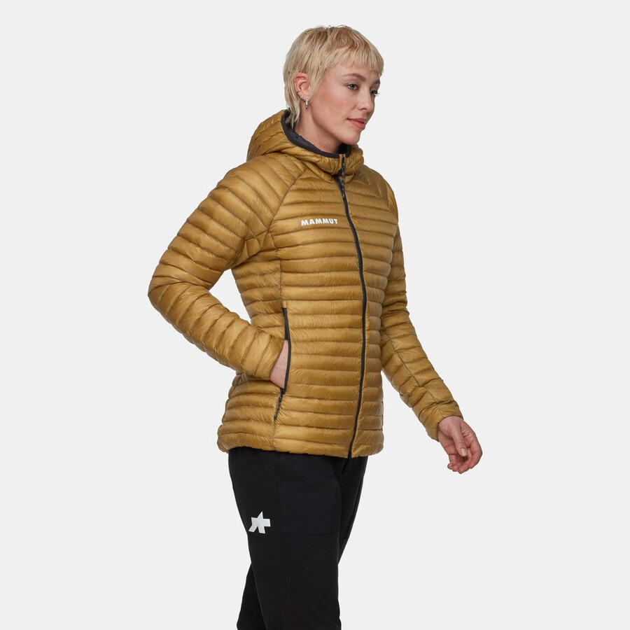 jaqueta com capuz assos x mammut aenergy in feminina natural-marrom-bege