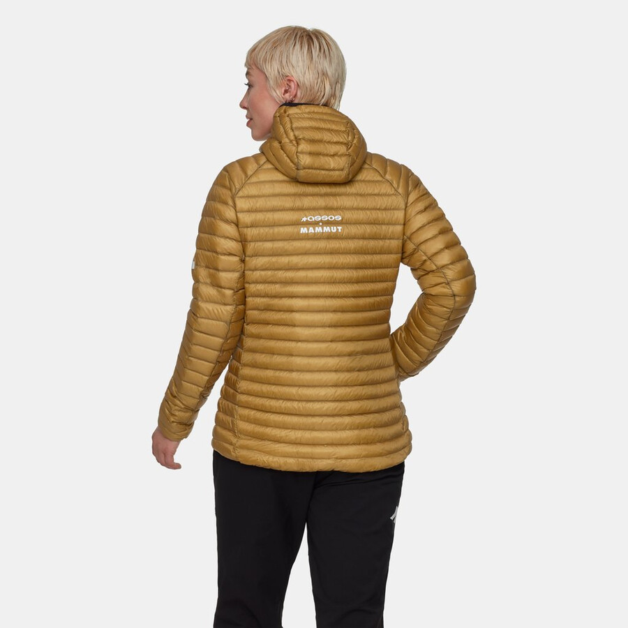 jaqueta com capuz assos x mammut aenergy in feminina natural-marrom-bege