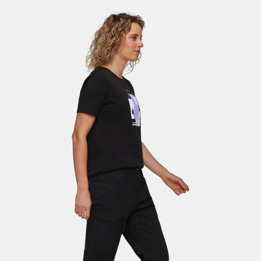 camiseta feminina mammut core com estampa floral alpina preta.