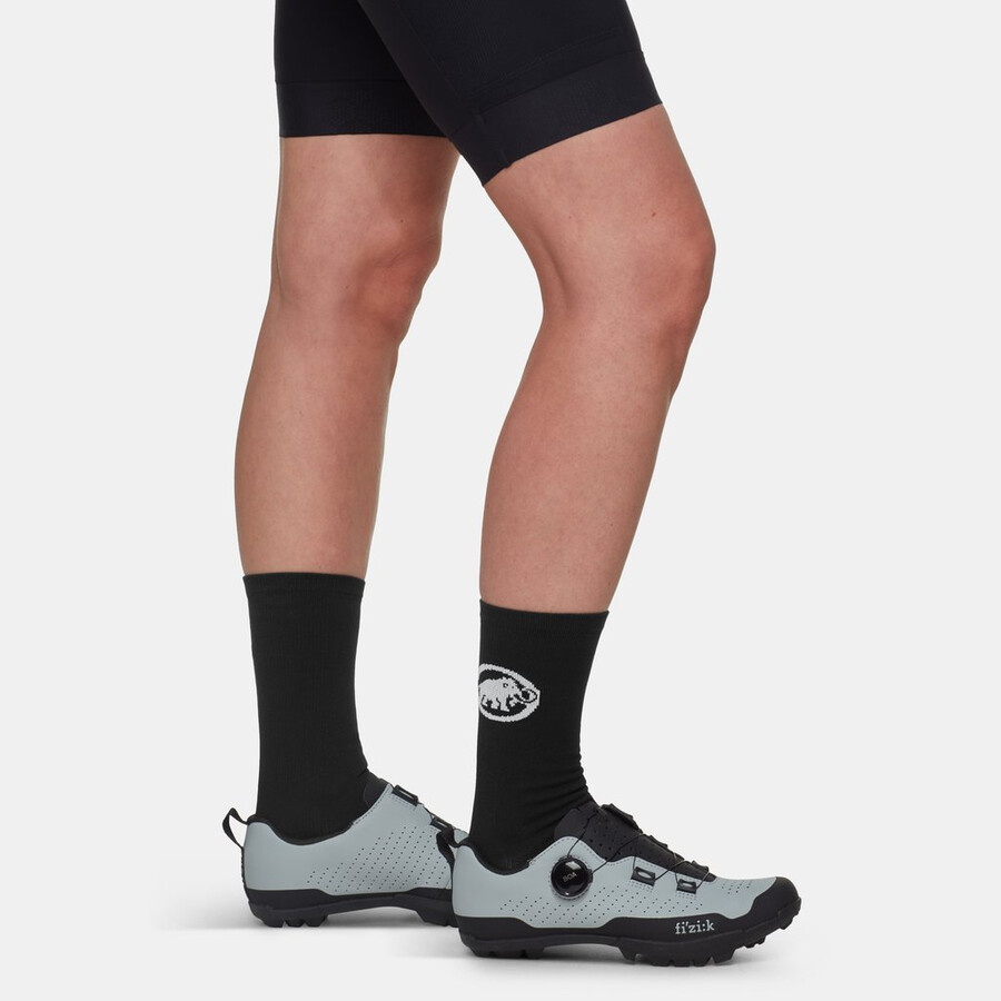 meias assos x mammut gravel primavera outono preto